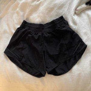 Lululemon Hotty Hot Shorts Low-Rise 2.5
